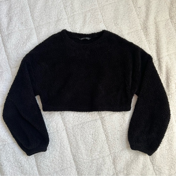 SHEIN - Black Fuzzy Cropped Sweater - Picture 1 of 9
